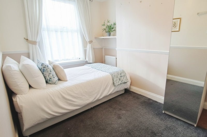 Photo 1: Furnished double room 