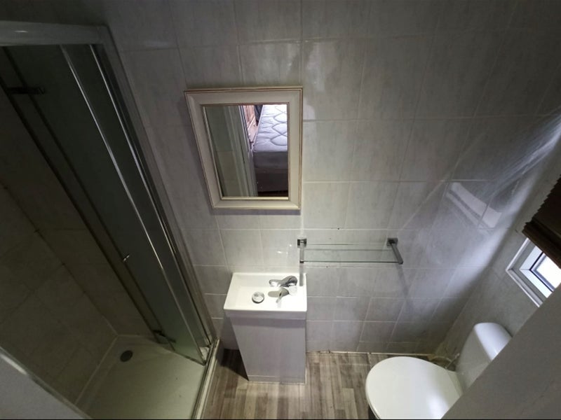 Photo 1: Room 2: Ensuite bathroom