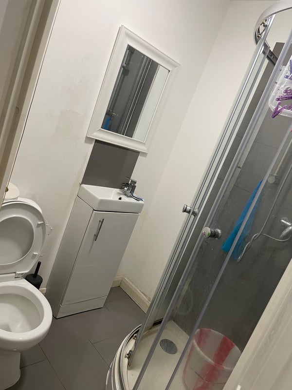 Photo 1: Single room (En-suite)available at CV1 (Coventry) .