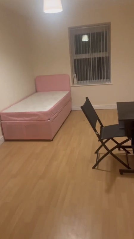 Photo 1: Single bedroom