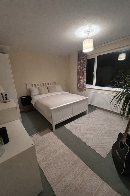 Photo 1: bedroom up for rent