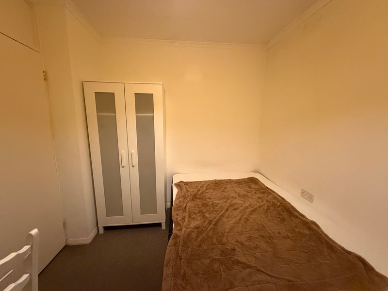 Photo 1: Small Room.