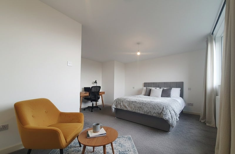 Photo 1: Massive Bedroom