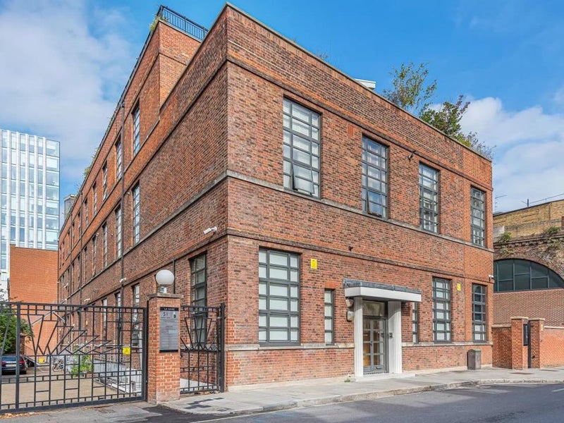 Photo 1: Outside view