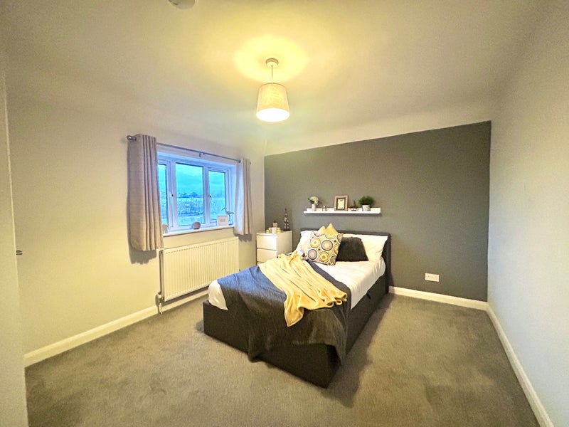 Photo 1: Beautiful big double room in friendly houseshare