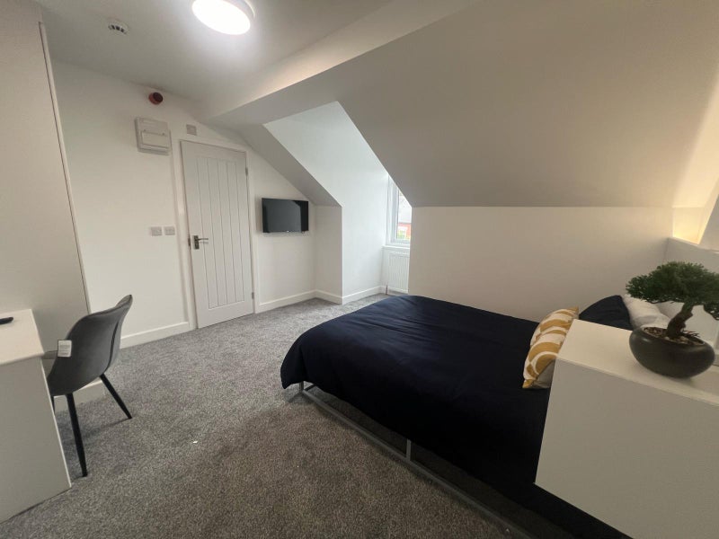 Photo 1: Double en-suite room 