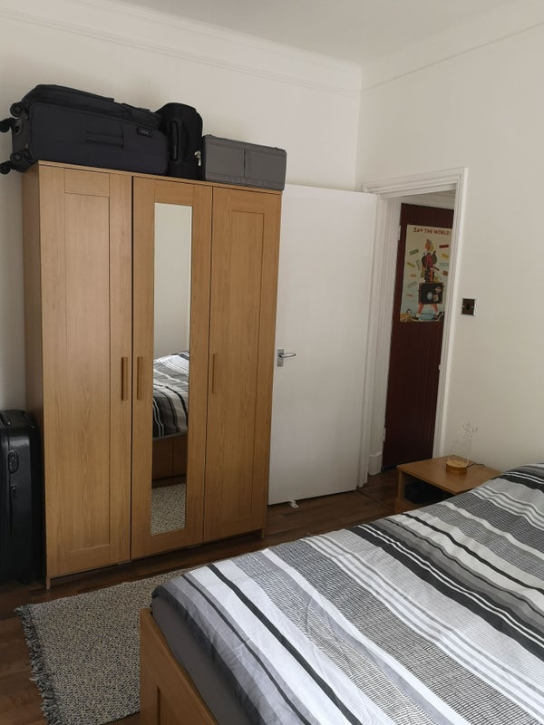 Photo 1: Bedroom