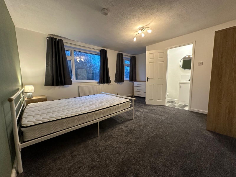 Photo 1: Double En-Suite Room - £650/pm