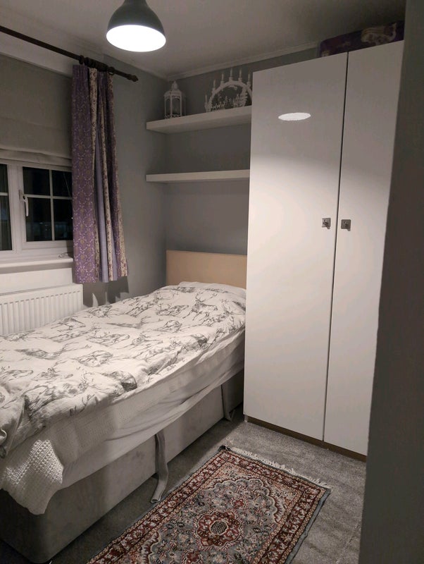 Photo 1: Bedroom