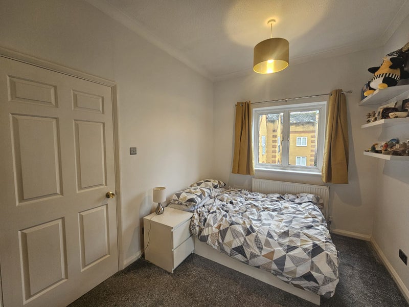 Photo 1: Bedroom 1 for rent - on the top floor