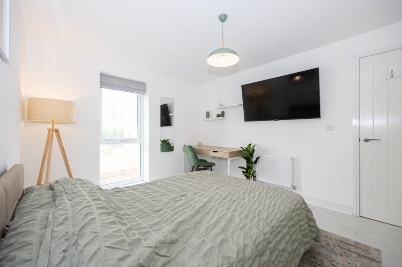 Photo 1: Double Bedroom 1 / 1st Floor