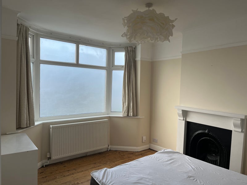 Photo 1: Downstairs Double Bedroom