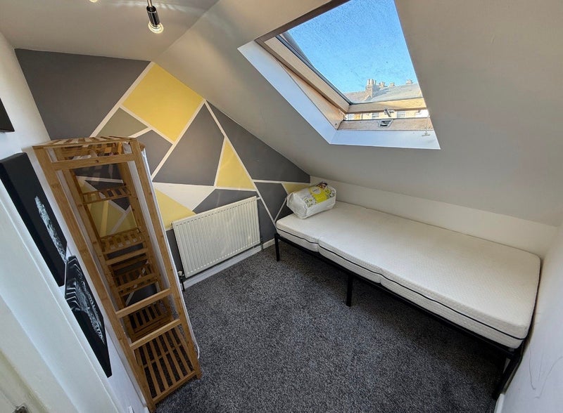 Photo 1: Room 4 - £650