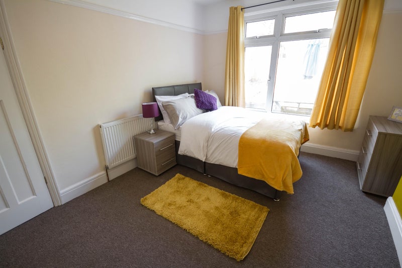 Photo 1: Gold Room @ £650pcm available on March 9th