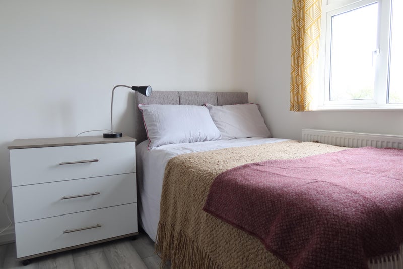 Photo 1: Room 2 - £750