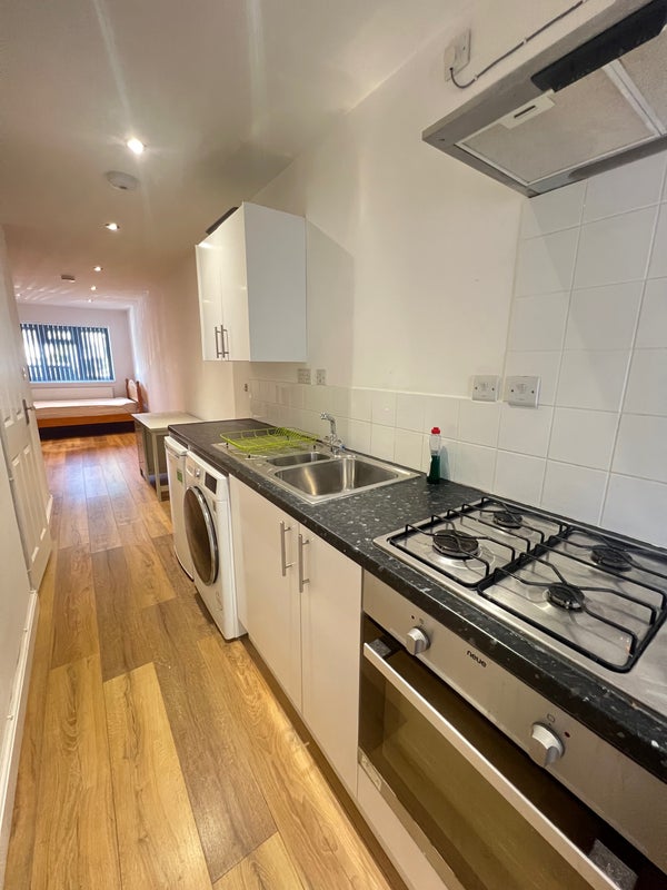 Photo 1: Kitchen area 