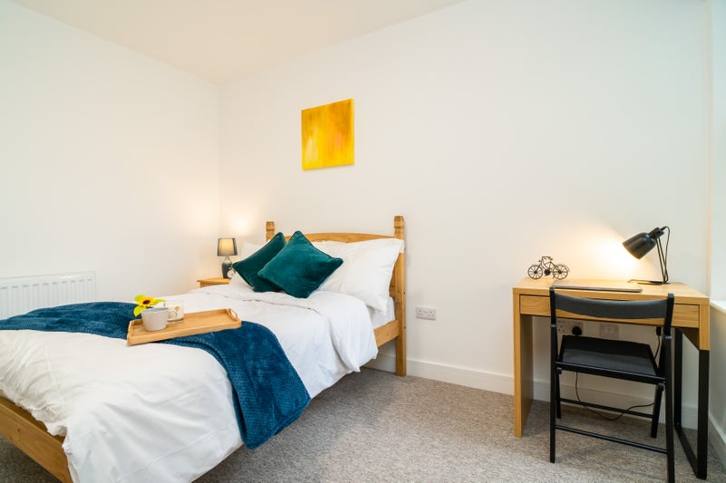 Photo 1: Room 2 - Ground Floor - Lovely light, airy double ensuite room with high spec fittings