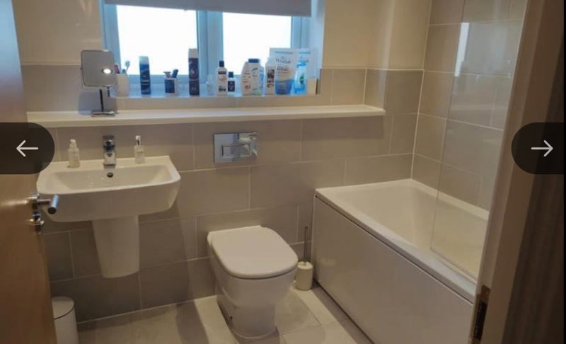 Photo 1: Large bathroom 