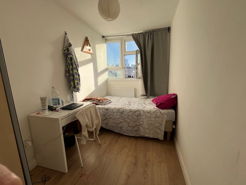 Photo 1: The room, it is very bright