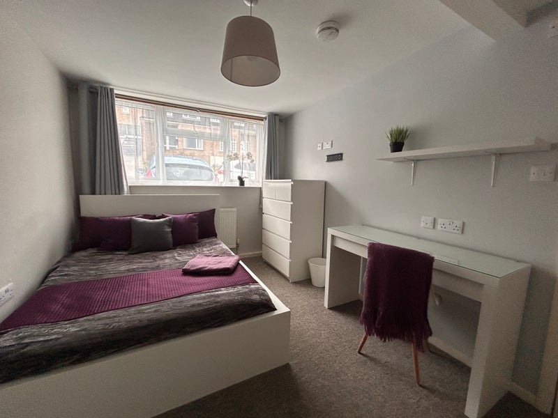 Photo 1: R2 Ensuite - £750