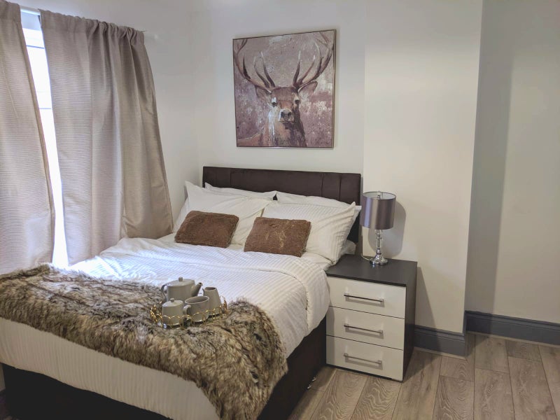 Photo 1: Double room ensuite