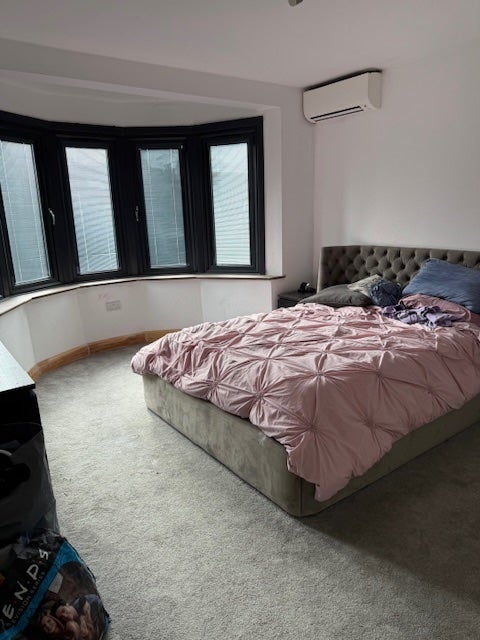 Photo 1: Bedroom