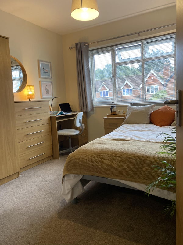 Photo 1: Spacious Double Bedroom - actual room