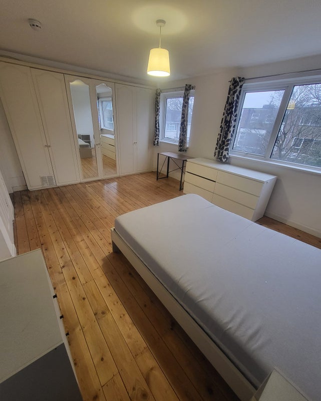 Photo 1: Large Double room with plenty of natural light