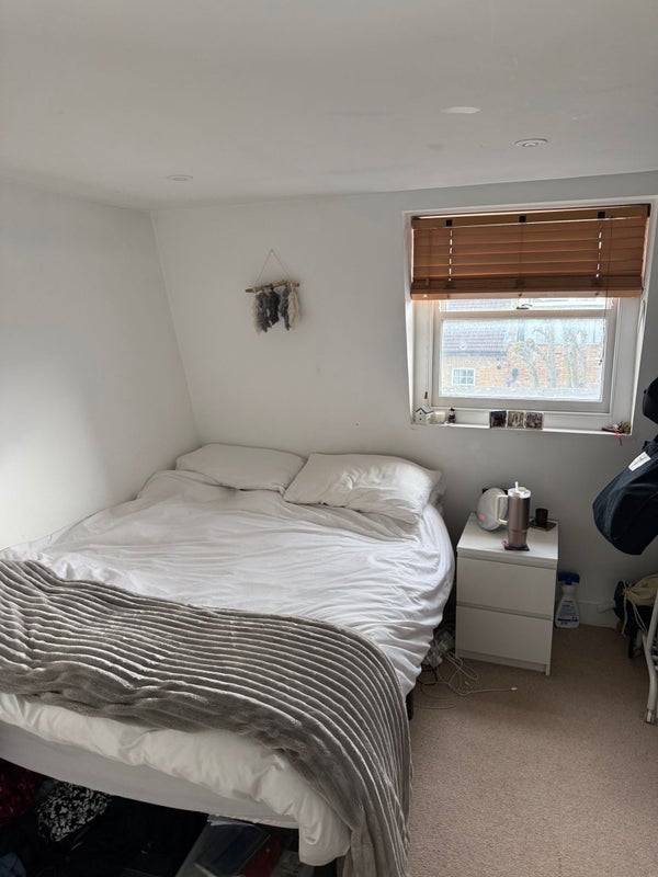 Photo 1: Room 2 (too floor)