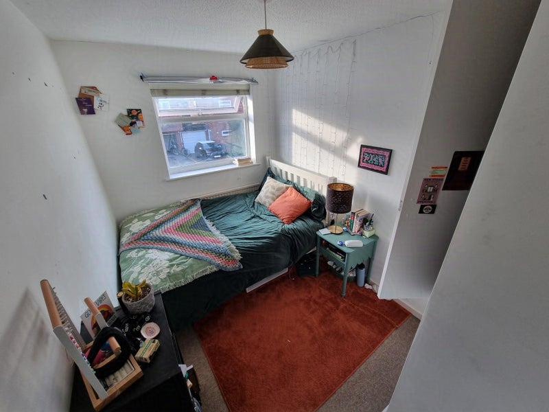 Photo 1: Room for rent with double bed, nightstand, built in wardrobe and small shelf