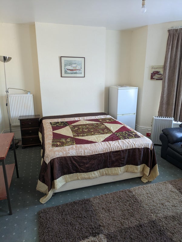 Photo 1: Double bedroom no.2 17ftx14ft