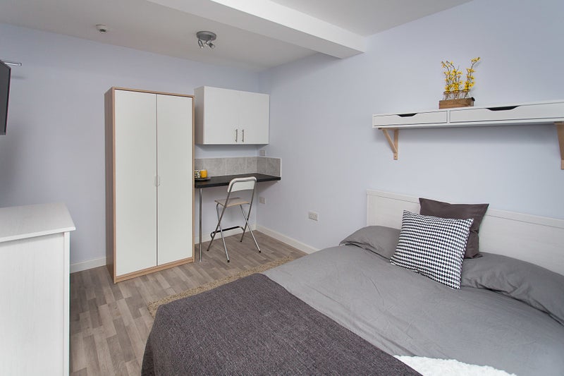 Photo 1: Room 2 - £800