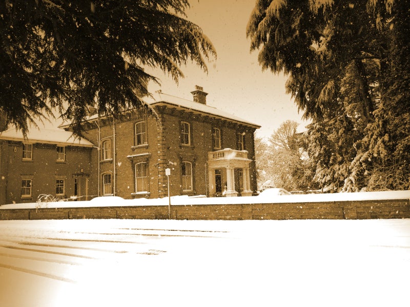 Photo 1: Looking for smart, reliable, flexible accommodation, in a central and walkable location?