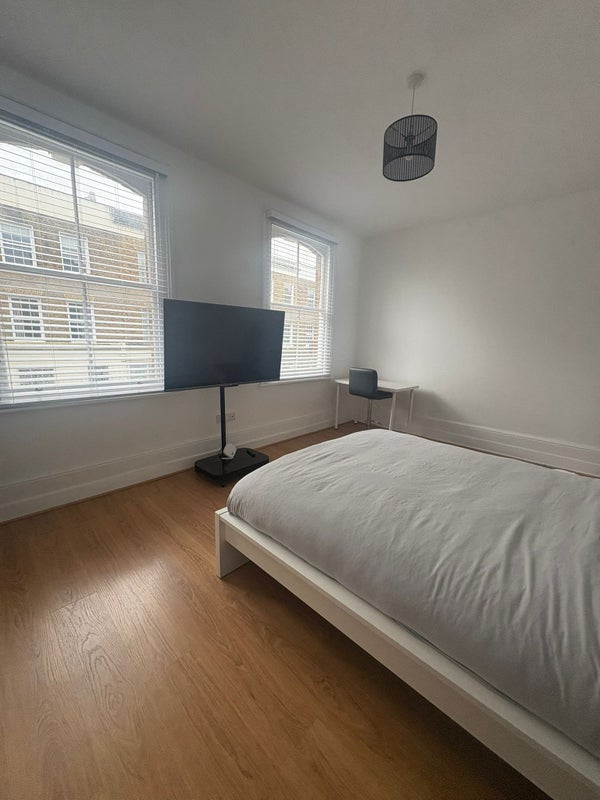 Photo 1: Large Double Bedroom