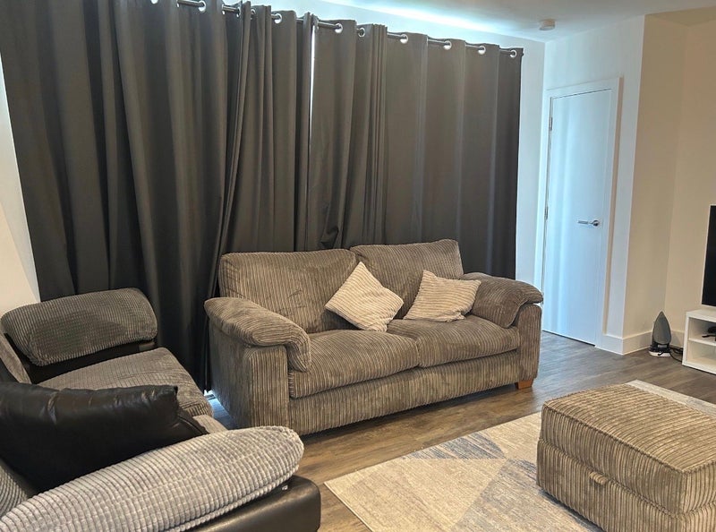 Photo 1: Share livjng room 