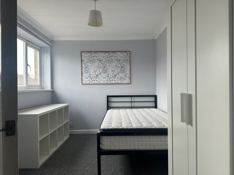 Photo 1: Newly decorated Double Bedroom