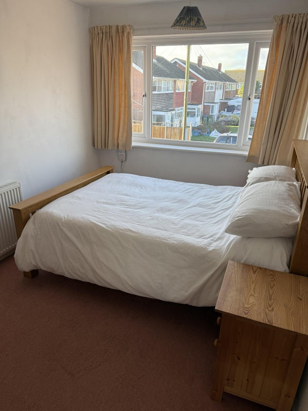 Photo 1: Bed 1 Pic 1