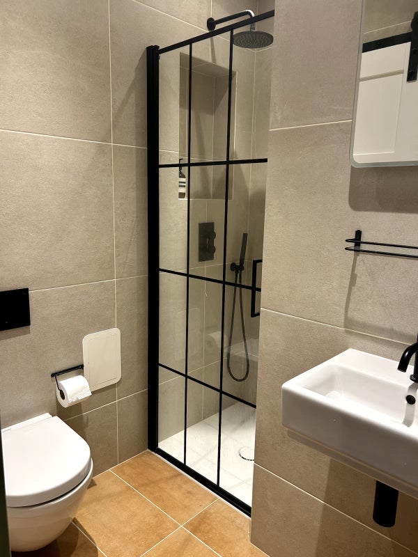 Photo 1: Private Bathroom