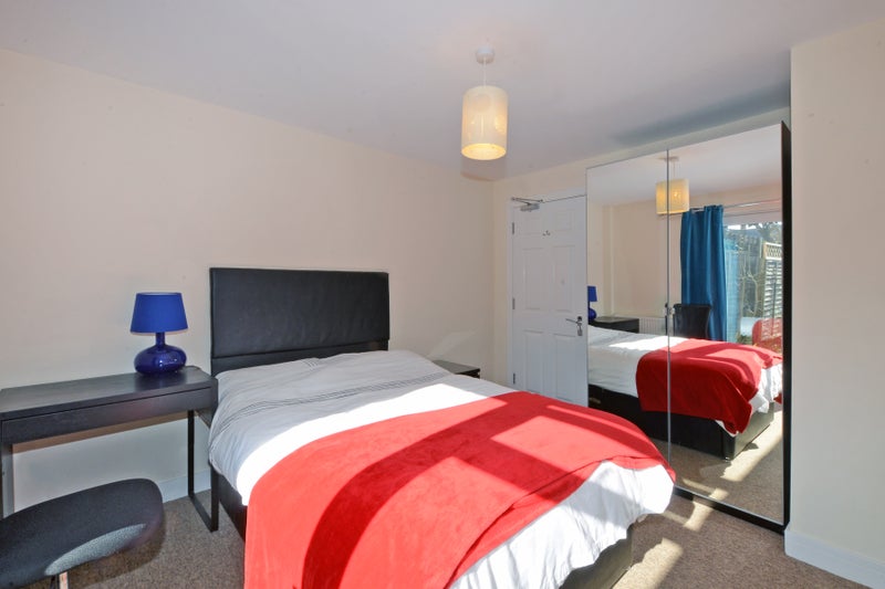 Photo 1: Room 2 - Double Ensuite £900 pcm  avail 11 Mar 26