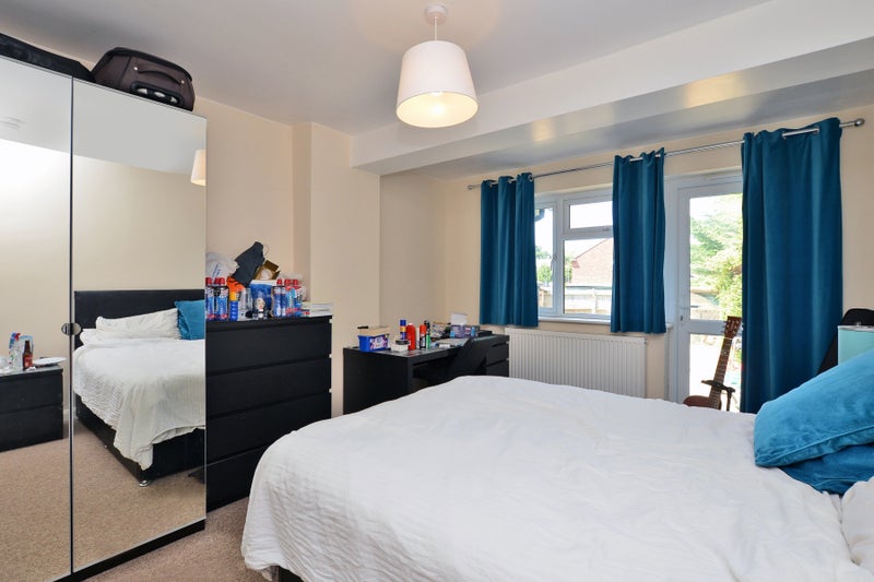 Photo 1: Room 1 - Double Ensuite £950pcm avail 1 Mar26