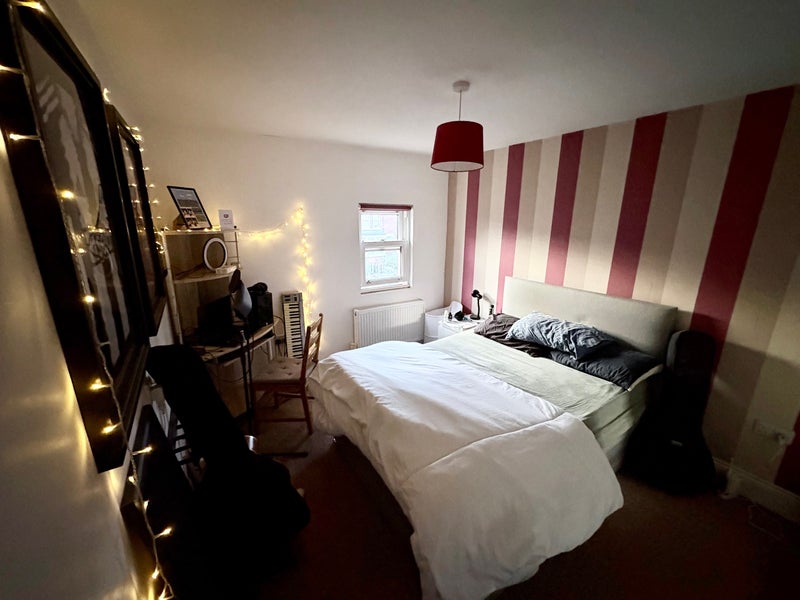 Photo 1: Room for rent