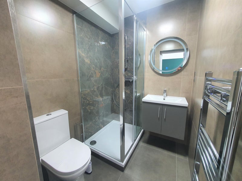 Photo 1: ROOM 6 - EN-SUITE