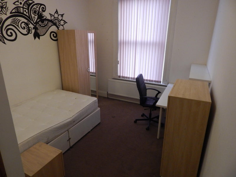 Photo 1: Bedroom
