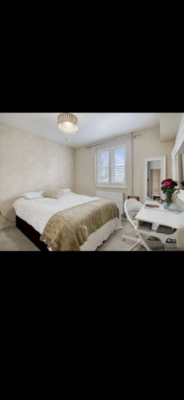 Photo 1: Double bedroom