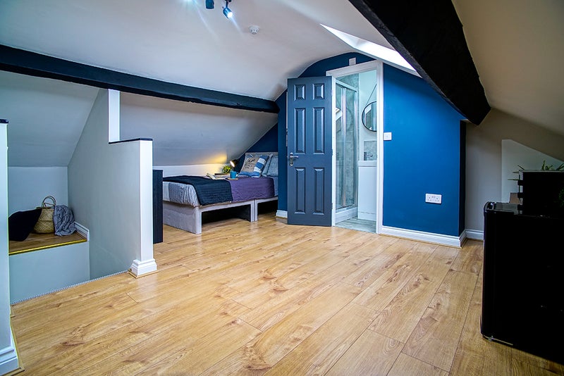 Photo 1: Room 6 Spacious Room