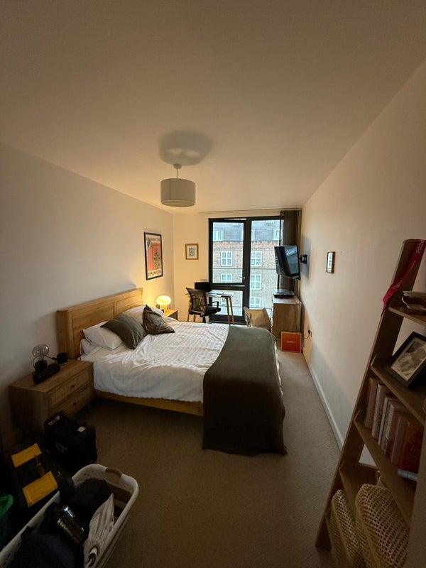 Photo 1: Bedroom
