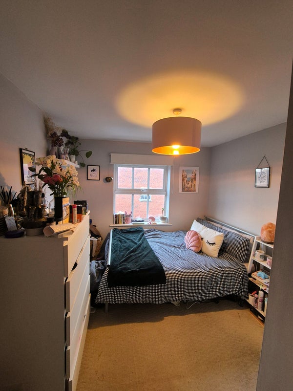 Photo 1: Available room