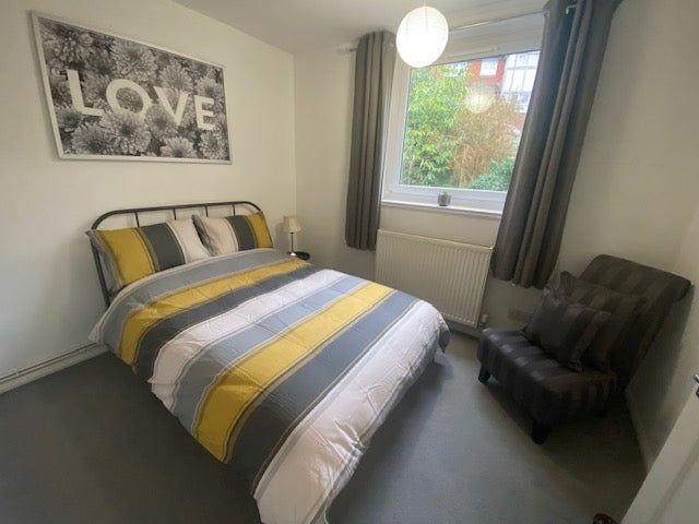 Photo 1: Double Bedroom 