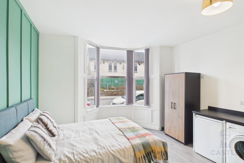 Photo 1: BRIGHT, GORGEOUS ROOMS. (ROOM 1)