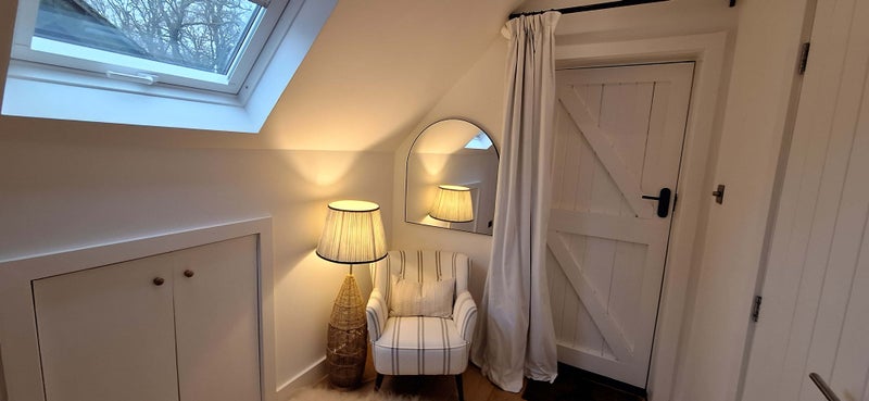 Photo 1: Reading area Annex